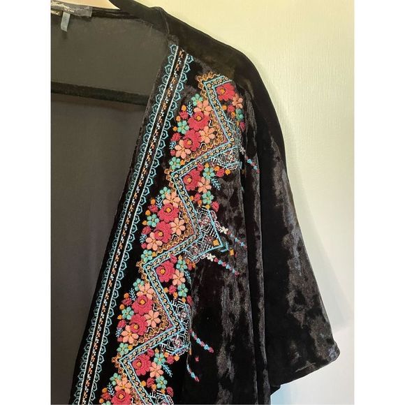 Andrée by Unit Boho Velvet Embroidered Kimono Cardigan in Black - Size m/l - Picture 11 of 13